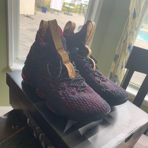 Lebrons Xv basketball shoes